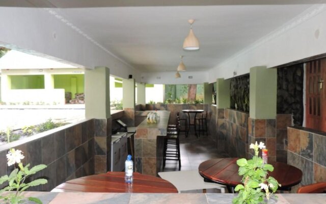 Café Zambezi House of Africa - Hostel