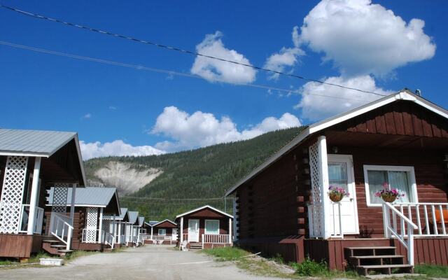 Triple J Hotel & Cabins