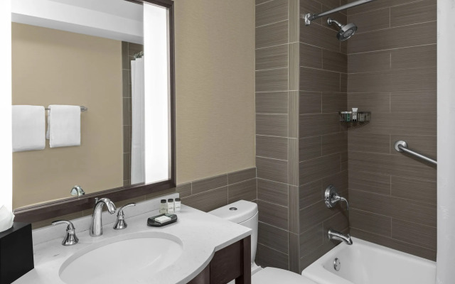 Sheraton Lincoln Harbor Hotel