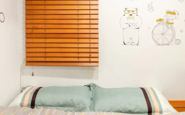 Hard Candy Apartment No.8