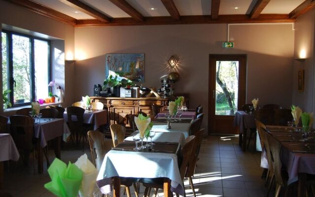 Hôtel Restaurant les Platanes