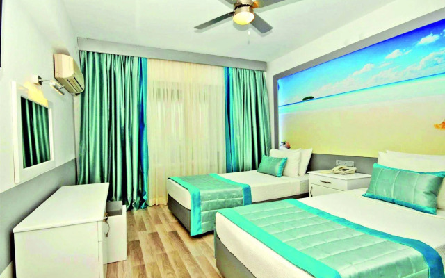 Blue Palace Hotel & Family