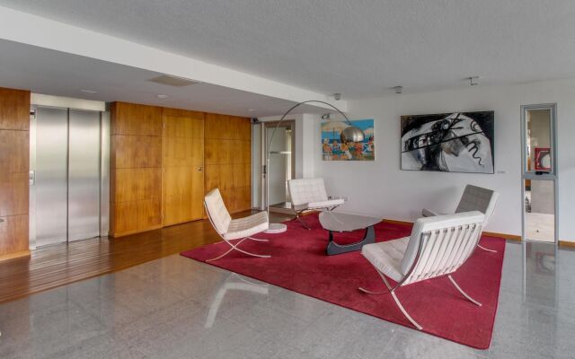 Oceana Suites The Point
