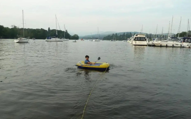Lakes Lodge
