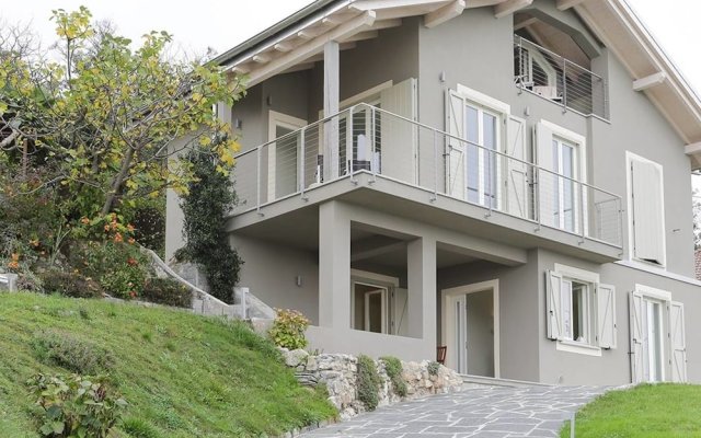 Italian Lakes 1 bed Apartment With Lake Views, Private Terrace, Wifi, Peaceful Location