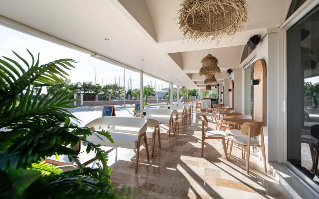 Zephyros Hotel