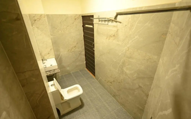OYO 17284 Hotel Vrindavan Palace