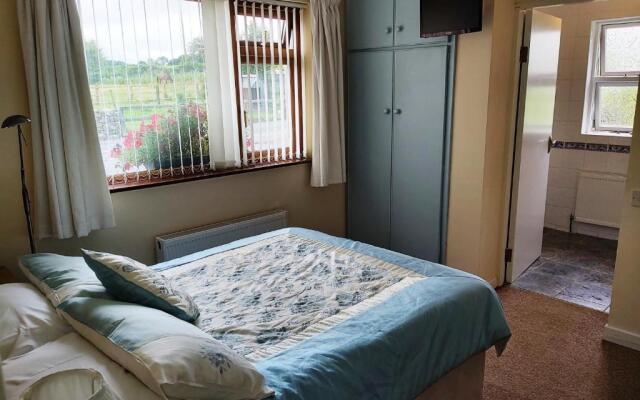 Valley Lodge Room Only Guest House