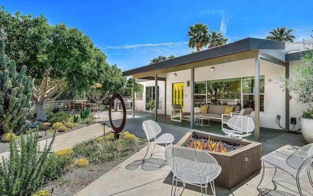 Four Palms in Deepwell Estates