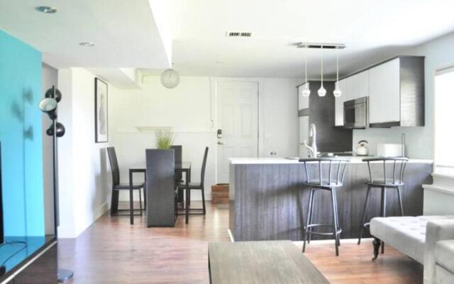 Cozy 1 BD Suite Centrally Located North Vancouver