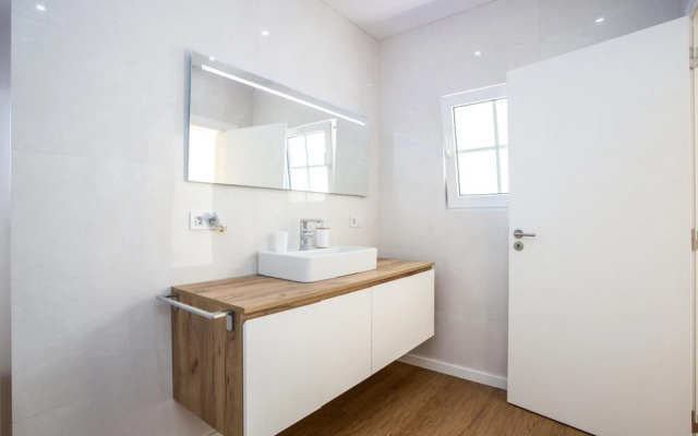 Luxury Picadeiro Apartment II by Rent4all