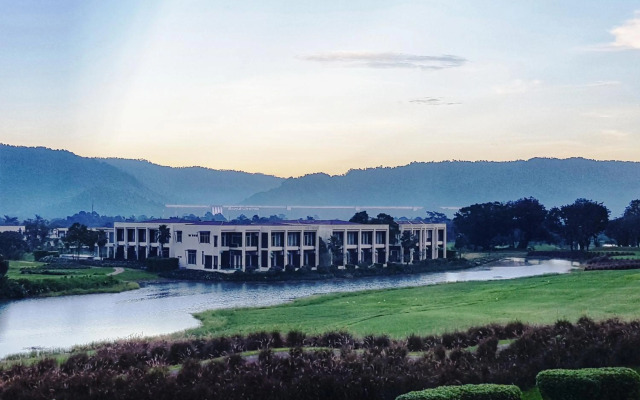 The Midst@ Royal hills Nakornayok