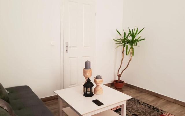 cozy city apartment 5
