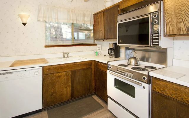 Mammoth Estates - 4 Seasons of Beauty w/ Amenities!