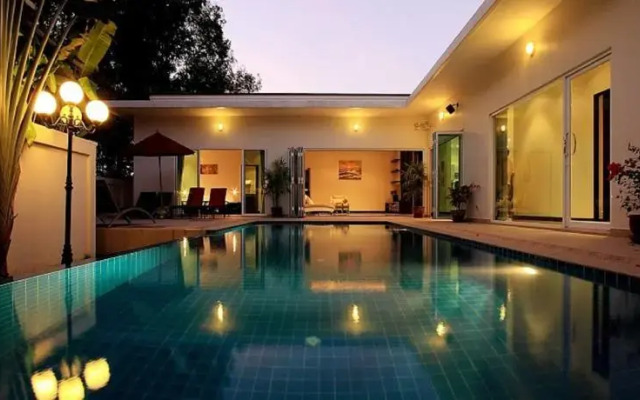 Byg Private Pool Villa @ Phuket Town