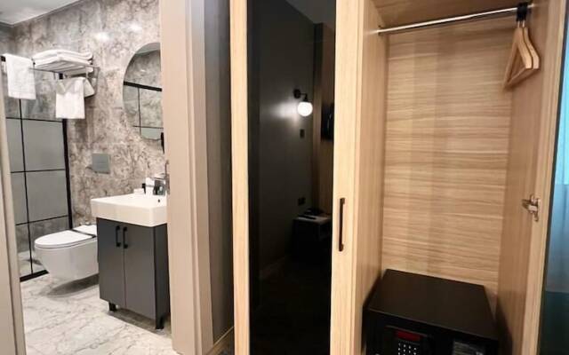 Royal Mass Airport Business Hotel