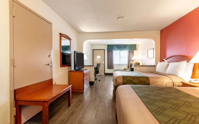 Econo Lodge Inn & Suites