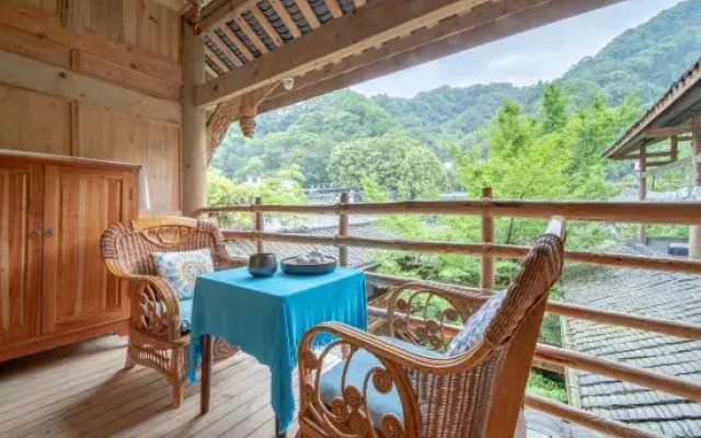 Qingchengshan Qing Lin Shan She Si Takinoyu B&B