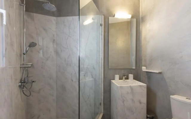 modern apartment with a sea view and swimming pool in Koundouros - фото 3