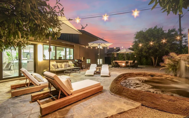 Solanova Designer Oasis With Cocktail Pool Theater