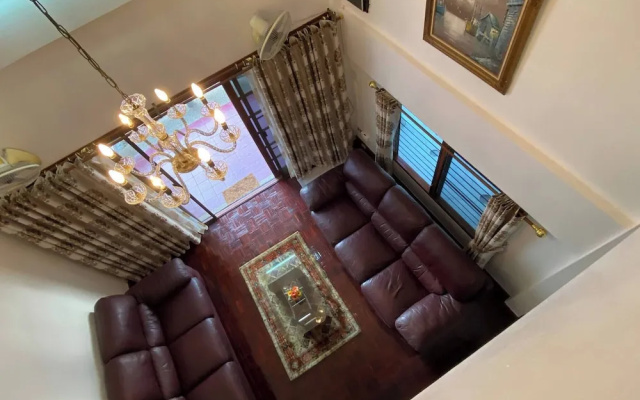 Beautiful 2 Story Newly Renovated Bungalow House