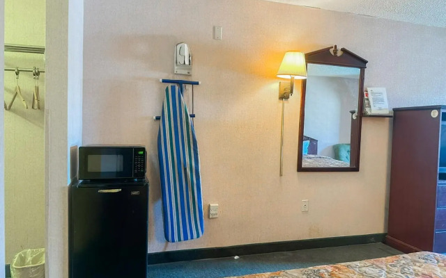 OYO Hotel East Macon I-75