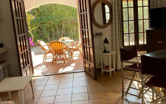Spacious Holiday Home With Private Garden