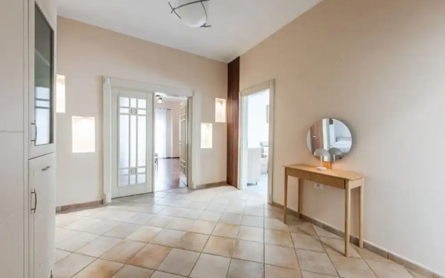 The Old-clock Apartment