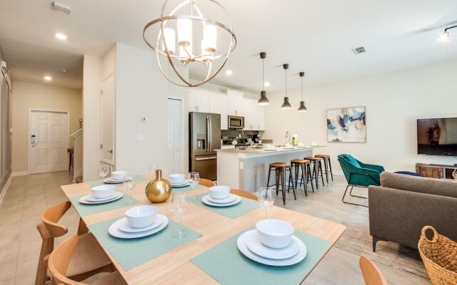 Stylish Home w/ Private Pool, 10 Min. From Disney!