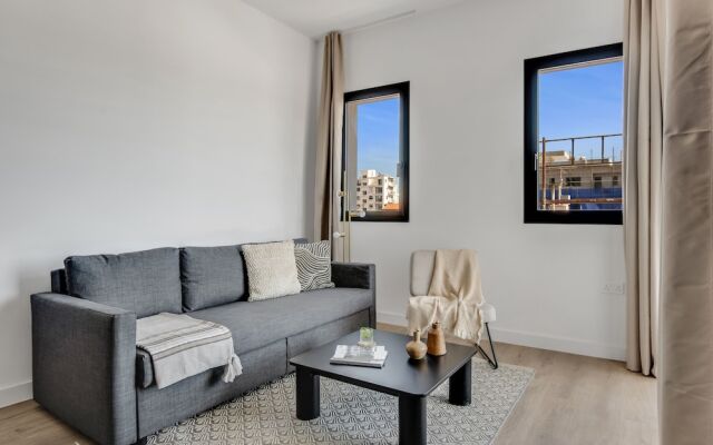 Sanders Crystal 2 - Humble 1-bdr Apt With Shared Rooftop