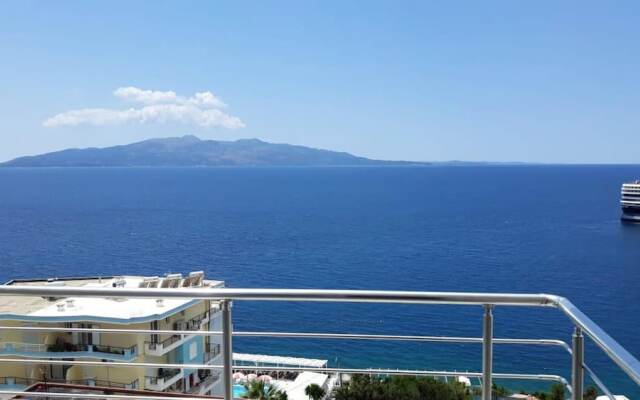 Apartment With one Bedroom in Sarandë, With Wonderful sea View and Terrace - 10 m From the Beach