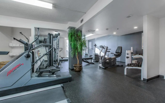 Hotel Faubourg Montreal - ex Holiday Inn Express Hotel & Suites Centr