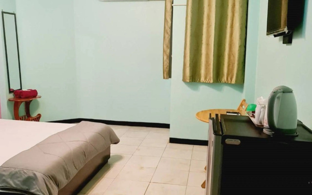 Royal Land Mae Klong Hotel