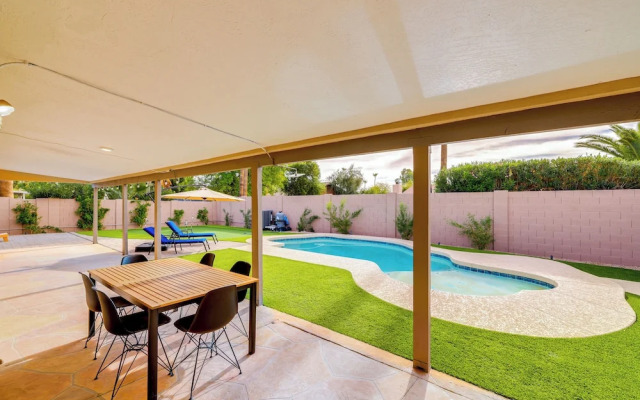 Pool & Putting Green: Central Scottsdale Home!