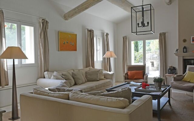 Cozy Villa in Menerbes with Swimming Pool