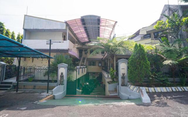 RedDoorz near Cyber Mall