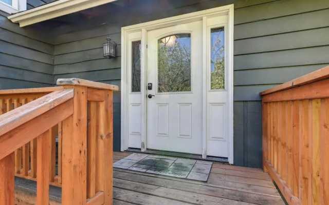1 Mi to Downtown & River: Family Apt in Fairbanks