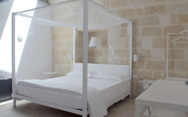 LAMIA Room Rentals