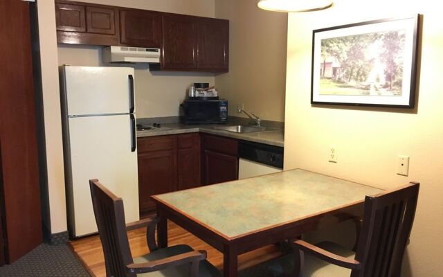 Norwood Inn & Suites