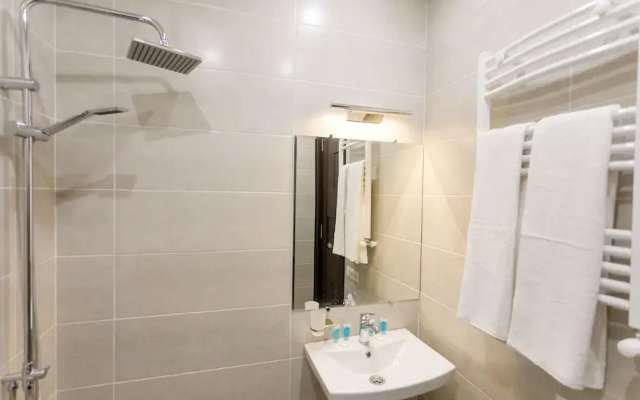 Falcon Apartments - 300 Aragveli