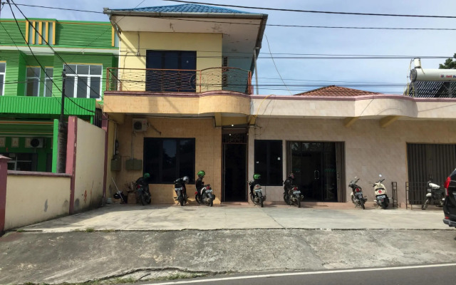 OYO 1149 Hotel Mustika