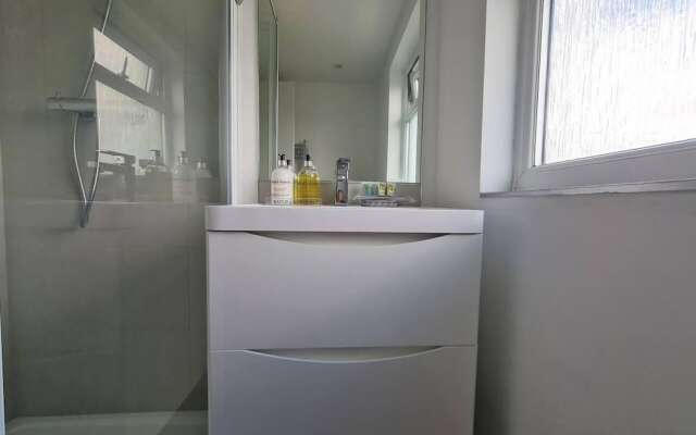 St Albans Stylish Suite With Kitchenette