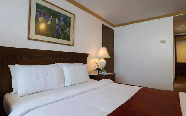 Tiara Oriental Hotel