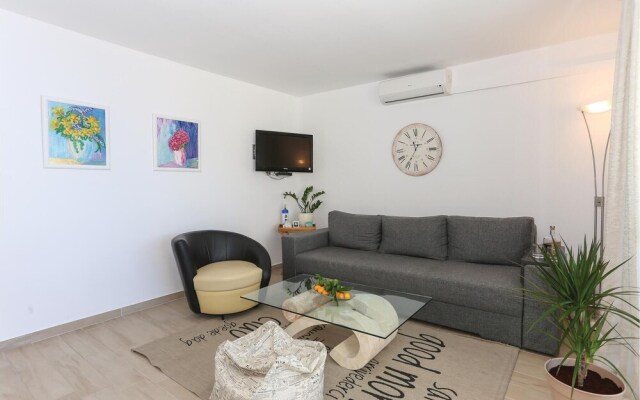 Amazing Home in Podstrana With Wifi and 3 Bedrooms