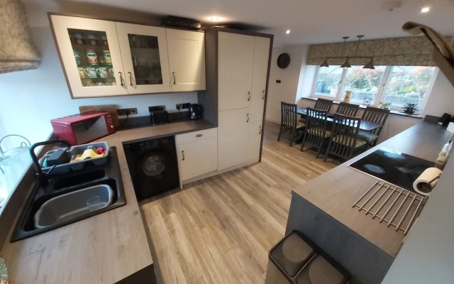 Bluebell House 5 Star Luxury 4 Bdrms and hot tub