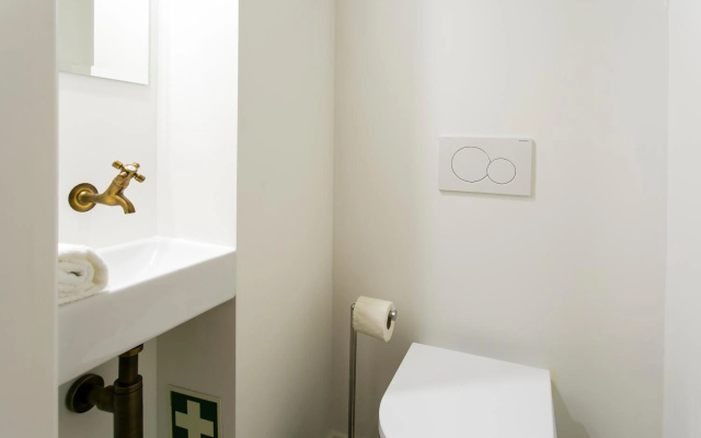 JOIVY Stunning 2BR Apt w/garden, by the Avenida subway & Botanical Garden of Lisbon