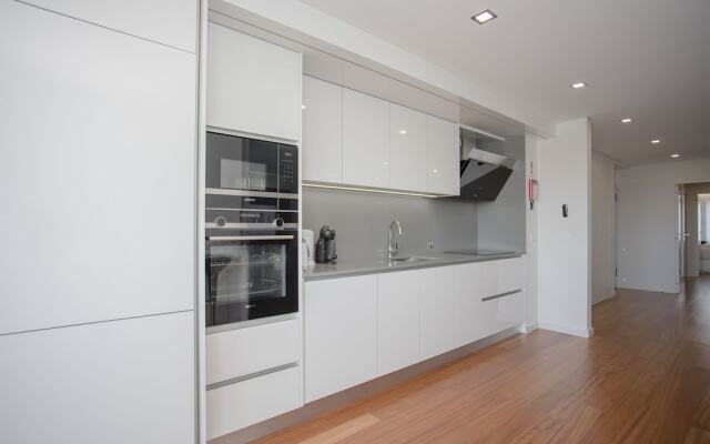 Liiiving -Luxury River View Apartment VI
