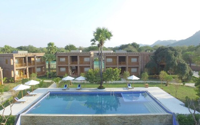 Famous Hotel Bagan 2