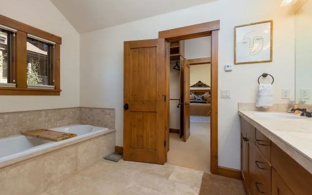 43 Thackwell 3 Bedroom Condo