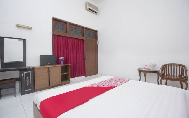 Super OYO 759 Hotel Dewi Sri